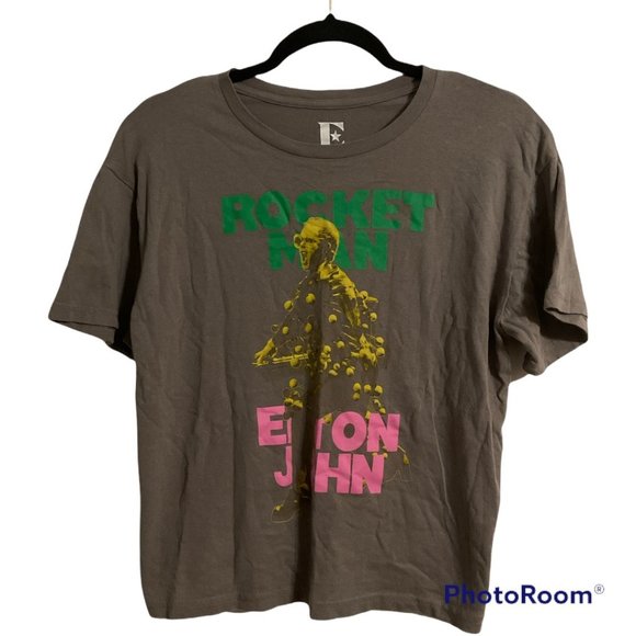 Elton John Tops - ELTON JOHN Rocket Man Crop Band Tee Grey sz. Medium